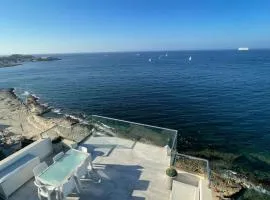 Stunning penthouse, 2 bedroom, heart of Sliema