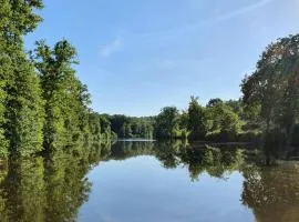 Lac privé, forêt, calme absolu dans un gîte tout confort