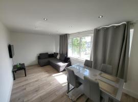 Bright Modern 3 Bedroom Apartment, cheap hotel in Sutton