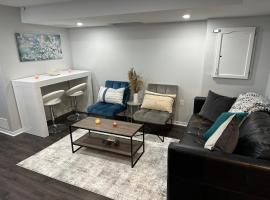 Luxurious and modern one bedroom basement suite.、ブランプトンのバケーションレンタル