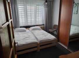 Apartament Sosnowy z parkingiem, appartement à Toruń