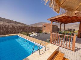 Casa Amaya - House with pool and garden, holiday home in El Charco