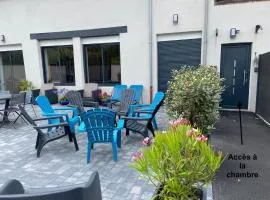 Chambre tout confort avec commodités espace repas wifi parking