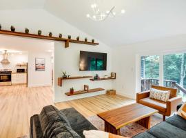 Fully Remodeled Saugerties Retreat on 7 Acres!, sewaan penginapan di Saugerties