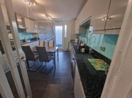 Luxury House, 4 bedrooms fully furnished, holiday home in North Woolwich