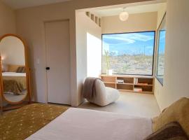 Joshua Tree Modern Cabin- Goat Mountain Rising โรงแรมในLanders