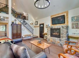 Unwind in Cle Elum Hot Tub and Cozy Fireplace!, cottage in Cle Elum