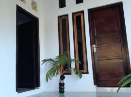 Riung Tiga Empat Tujuh Guesthouse, guest house in Riung