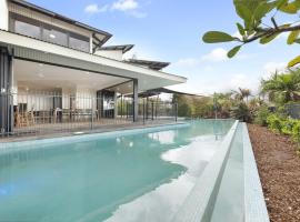 Reef Villa - A Sprawling Waterfront Oasis, hotel in Nightcliff