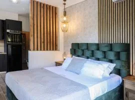 PLAZA ELEGANT SUITE center