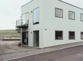 Delightful 2 Bedroom Apt - Balcony - Parking