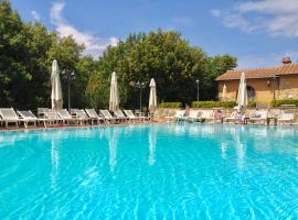 ISA-Residence with swimming-pool in Monteverdi Marittimo, hotel in Monteverdi Marittimo