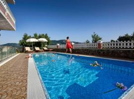 Tranquil Corfu Villa - 3 Bedrooms - Villa Chrinos - Gated Pool - Agios Georgios Pagon, hotel in Agios Georgios Pagon