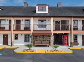 Baymont by Wyndham Commerce GA Near Tanger Outlets Mall, motel di Commerce