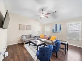 Cozy Getaway Nr Airport WiFi BBQ Yard Pet