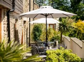 Corn Barn at East Trenean Farm -Luxury Cornish Barn Conversion sleeping 8 with hot tub, private garden, rural views and EV facilities