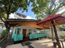 Aara Holiday Home, hytte i Trincomalee