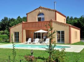 Detached villa with barbecue, located in the Pyrenees, hótel í Pont-de-Larn