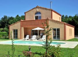 Detached villa with barbecue, located in the Pyrenees, מלון בPont-de-Larn