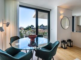 BONFIM LIVING - Great location, al fresco dining and free private parking