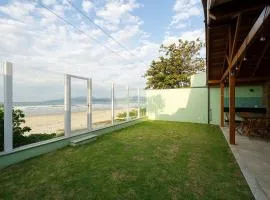 Casa na beira da praia do Perequê SC AAF378