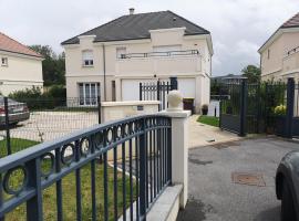 bienvenus chez Éric à Montévrain, room in Montévrain