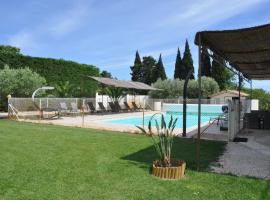 Logis Hotel des Granges, hotel v destinaci Arles