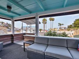 Charming Catalina Gem with Deck Walk to the Beach!, spa hotel in Avalon