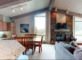 Enclave 305, Snowmass Ski-In/Ski-Out Condo w/Shared Pool/Hot Tub