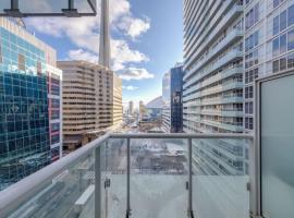 1 BR Furnished Condo with Balcony across CN Tower, hotel Torontóban
