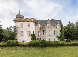 Tulloch Castle Hotel ‘A Bespoke Hotel’, hotel in Dingwall