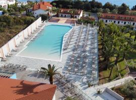 Aristoteles Holiday Hotel And Spa, hotel in Ouranoupoli