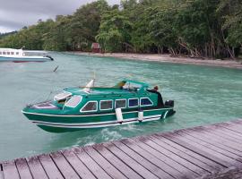 Raja Ampat Speed Boat OASIS, båt i Saonek