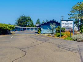 Lamplighter Inn - Tropical Fish Cove and Octopus Encounter, hotelli kohteessa Bandon