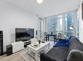 Classy 1BR plus DEN w Amazing skyline view and WFH