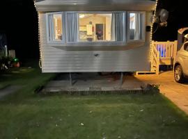 Chestnut grove, Thorpe park, glamping site in Humberston