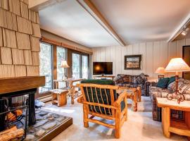 Breathtaking Views, Ideal Location, Perfect For Groups Sleeps 10! - TB101, hotel in Breckenridge
