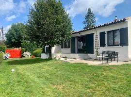 Gîte de France entier à louer ou Chambres individuelles à louer chez l'hôte, feriebolig i Les Brunels