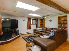 Ideally Located Fairbanks Vacation Rental!, cottage in Fairbanks