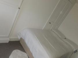Diamond, hotel with parking in Abbey Wood