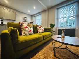 1 West End Boutique Apartment, pet-friendly hotel in Bowness-on-Windermere