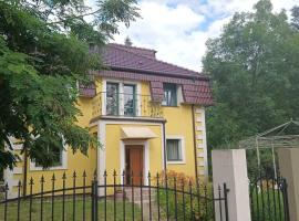 Okouzlující vila u jezera Lhota, hotel v destinaci Lhota
