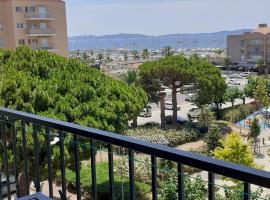 50 m2 - Le PORT, HYERES, family hotel in Hyères