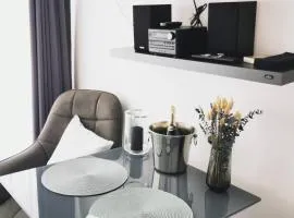 HH 02 by ROCKCHAIR - SUPERHOST Status - Modernes Apartment mit sonnigem Balkon & premium Boxspringbetten in Winterhude - Hamburg Top Geheimtipp