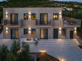 Topos Suites，拉瑟的有停車位的飯店