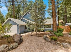 Family Friendly Escape~ Close to Downtown ~Airport ~Sedona & Grand Canyon, hytte i Flagstaff