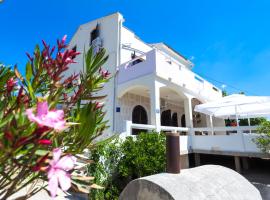 Villa Lavanda, hotel in Pag