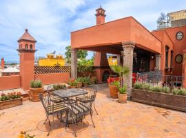 Centro 3BR Home Steps to La Parroquia, holiday home in San Miguel de Allende