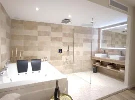 Instant Plaisirs - T2 60m2 avec Terrasse et Balnéo privative