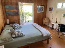 Pacific Palisades Private Entrance Guest Room